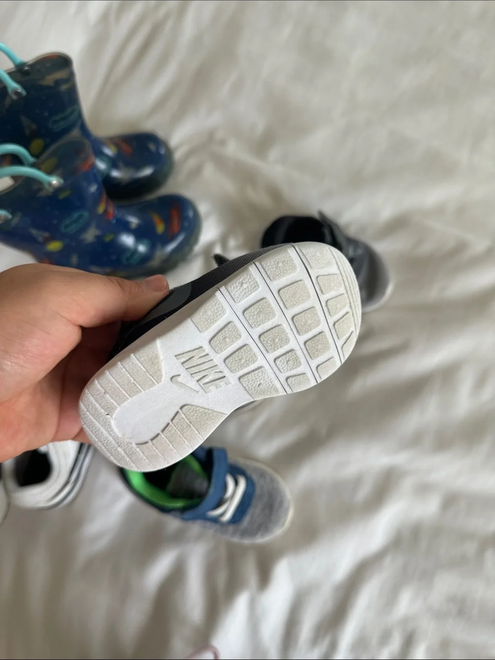 Bundle 4 pairs toddler boy sneakers Velcro straps / boots Nike,carters, size 5T